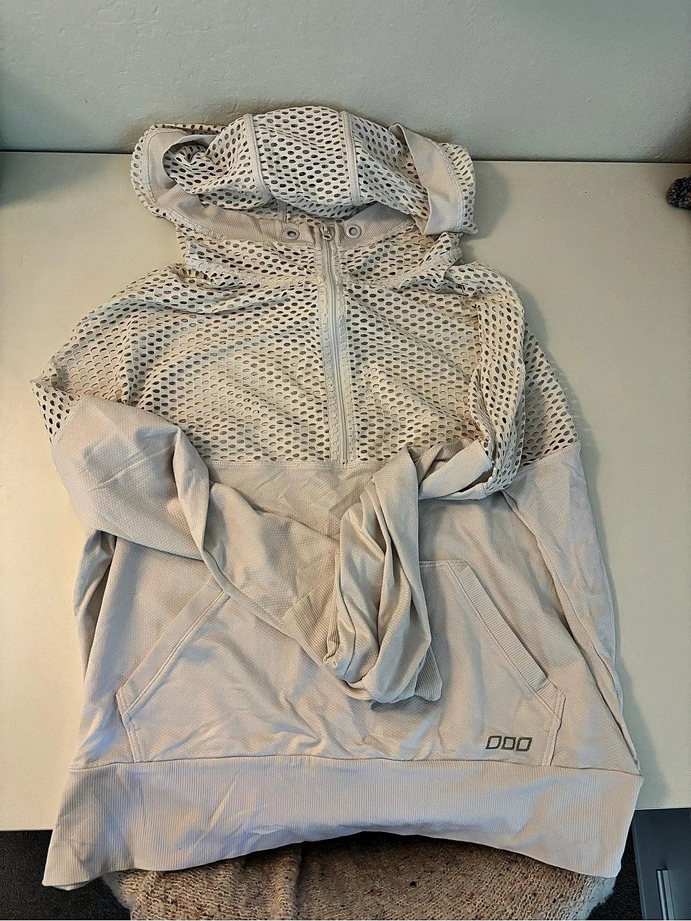 Lorna Jane Women's White Hooded Athletic, lightweight, mesh half zip - size M